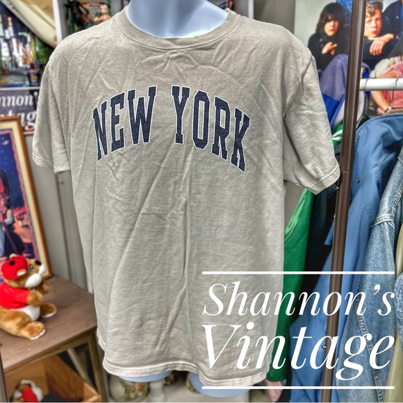 Brandy Melville Tops - John Galt x Brandy Melville baggy New York tee A9